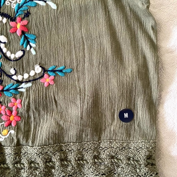 Women’s Hollister Top - Picture 2 of 3